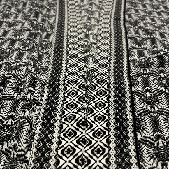 Max Studio open-front kimono black and white geometric pattern - Picture 4 of 10